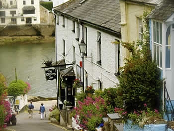 Photo Gallery Image - Walking down to the ferry at Bodinnick