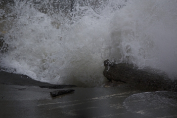 Photo Gallery Image - Polruan Quay battered by waves 14/02/2014