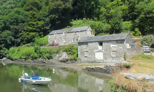 From Bodinnick a footpath runs above Pont Pill creek to a footbridge over the quiet waters at Pont (pictured above) and then on to Polruan.